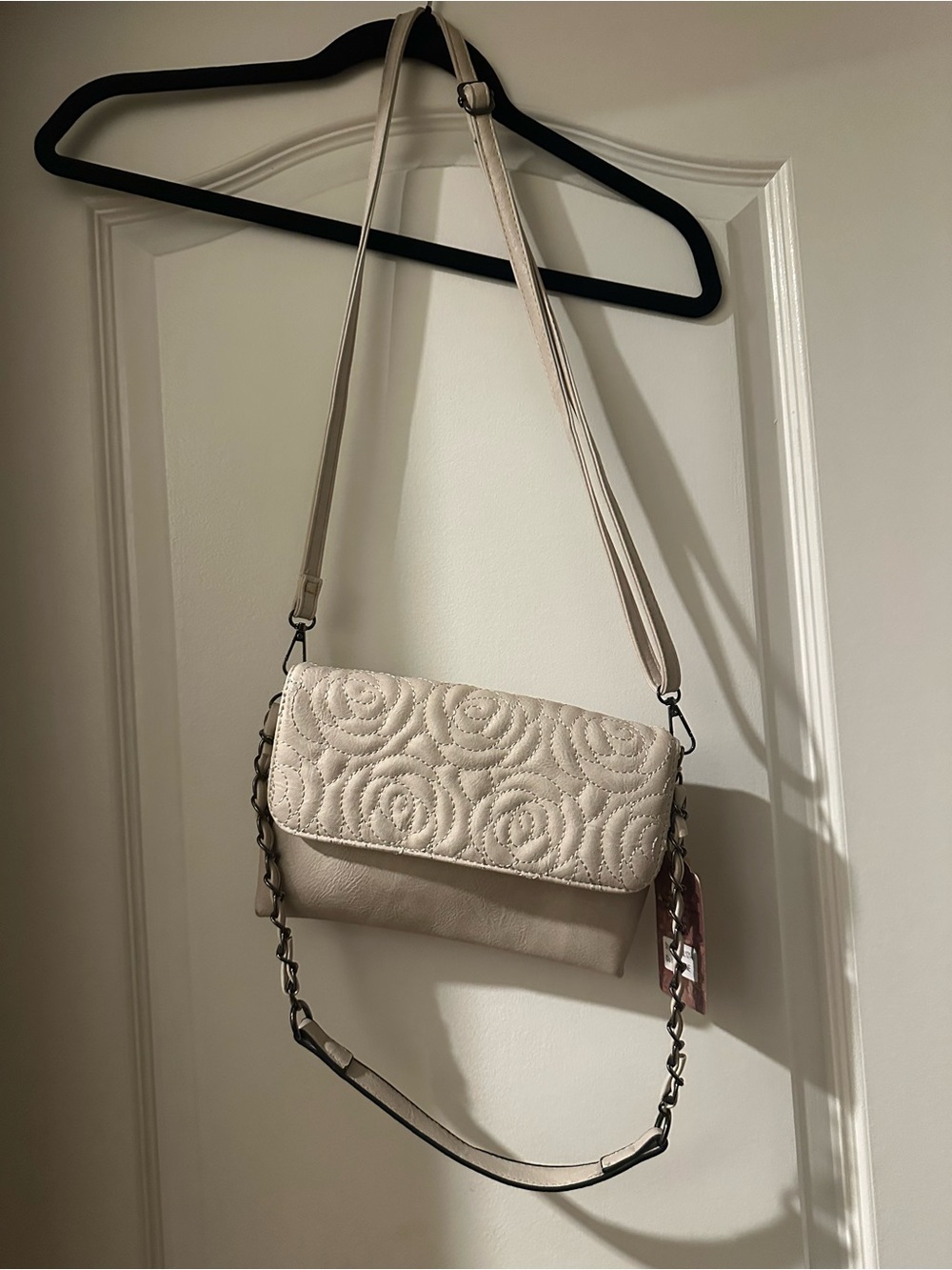Quilted Floral-Flap Crossbody Bag in Light Beige